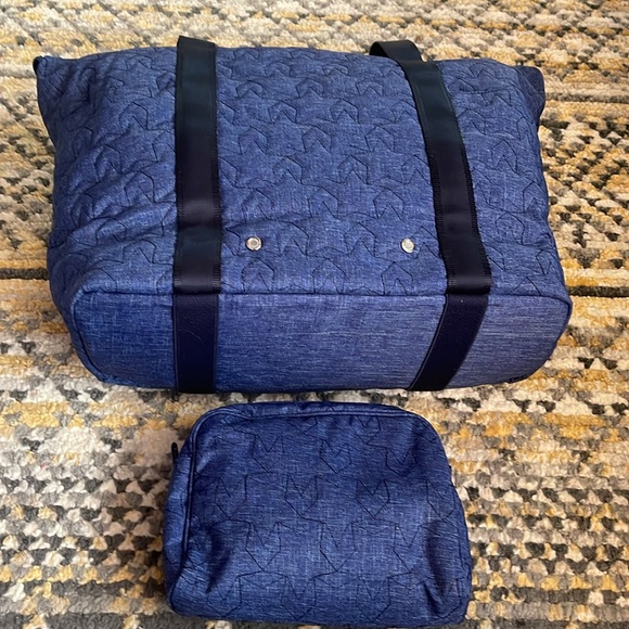 Vera Bradley x Shawn Johnson - ReActive Deluxe Tote + Pouch in Dark Blue Heather - Picture 2 of 11